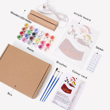 Laden Sie das Bild in den Galerie-Viewer, LED Präsentationssockel aus Holz Malen nach Zahlen 15x20 cm - Weihnachtsmann 02