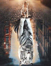 Laden Sie das Bild in den Galerie-Viewer, Diamond Painting, Katze Spiegelung in der Stadt