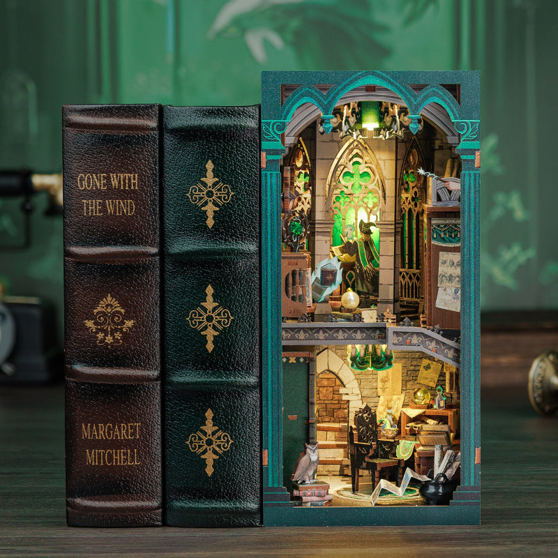 Book Nook - Dunkler Gemeinschaftsraum