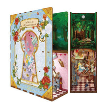 Laden Sie das Bild in den Galerie-Viewer, Book Nook - Alice im Wunderland