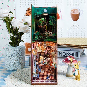 Book Nook - Alice im Wunderland