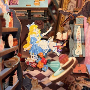 Book Nook - Alice im Wunderland