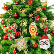 Laden Sie das Bild in den Galerie-Viewer, Schlüsselanhänger Diamond Painting 5D Set 2 Weihnachten 8 Stück