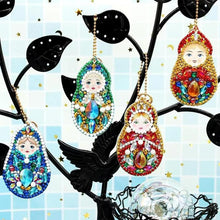 Laden Sie das Bild in den Galerie-Viewer, Schlüsselanhänger Diamond Painting 5D Matryoshka