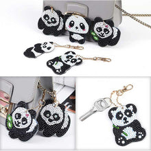 Laden Sie das Bild in den Galerie-Viewer, Schlüsselanhänger Diamond Painting 5D Panda
