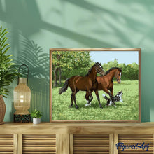 Laden Sie das Bild in den Galerie-Viewer, Malen nach Zahlen für Erwachsene | Pferde und Hunde in der Prairie | Figured'Art
