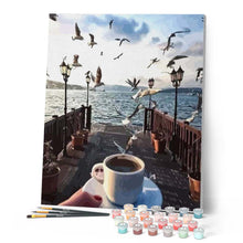 Laden Sie das Bild in den Galerie-Viewer, Malen nach Zahlen für Erwachsene | Kaffee und Möwen am Wasser | Figured'Art