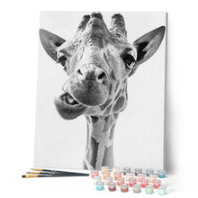 Laden Sie das Bild in den Galerie-Viewer, Machende Giraffe