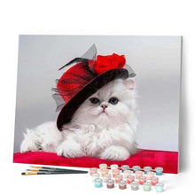 Laden Sie das Bild in den Galerie-Viewer, Malen nach Zahlen für Erwachsene | Elegante Katze und roter Hut | Figured'Art