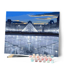 Laden Sie das Bild in den Galerie-Viewer, Malen nach Zahlen für Erwachsene | Die Louvre-Pyramide in Paris | Figured'Art