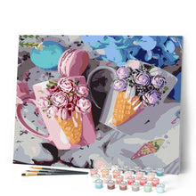 Laden Sie das Bild in den Galerie-Viewer, Tassen und Macarons