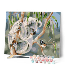 Laden Sie das Bild in den Galerie-Viewer, Koala und Vogel