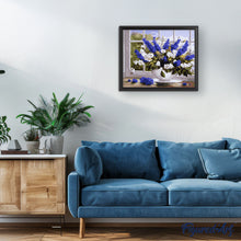 Laden Sie das Bild in den Galerie-Viewer, Vase mit blau-weißen Blumen