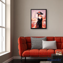 Laden Sie das Bild in den Galerie-Viewer, Junge Frau in Paris