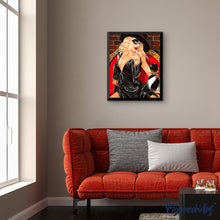 Laden Sie das Bild in den Galerie-Viewer, Frau im schwarzen Kleid