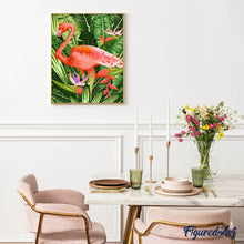 Laden Sie das Bild in den Galerie-Viewer, Rosa Flamingo mitten im Laub