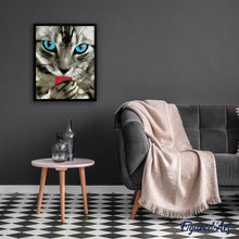 Laden Sie das Bild in den Galerie-Viewer, Der Blick der Katze