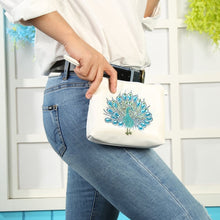 Laden Sie das Bild in den Galerie-Viewer, Diamond Painting Handtasche - Kristall Pfau