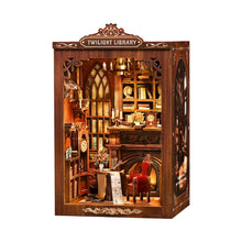 Laden Sie das Bild in den Galerie-Viewer, Book Nook - Dämmerungsbibliothek