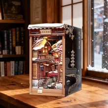 Laden Sie das Bild in den Galerie-Viewer, Book Nook - Schneegeflüster in Kyoto Figured'Art