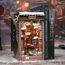 Laden Sie das Bild in den Galerie-Viewer, Book Nook - Schneegeflüster in Kyoto