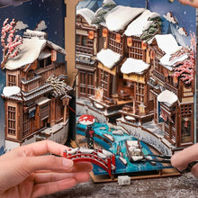 Laden Sie das Bild in den Galerie-Viewer, Book Nook - Schneegeflüster in Kyoto