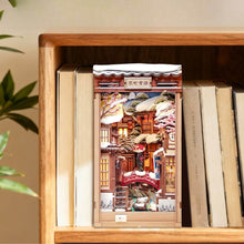 Laden Sie das Bild in den Galerie-Viewer, Book Nook - Schneegeflüster in Kyoto