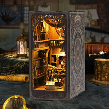 Laden Sie das Bild in den Galerie-Viewer, Book Nook - Astronomiemuseum