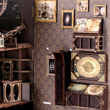 Laden Sie das Bild in den Galerie-Viewer, Book Nook - Astronomiemuseum
