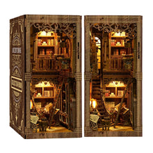 Laden Sie das Bild in den Galerie-Viewer, Book Nook - Antiker Bibliotheksraum