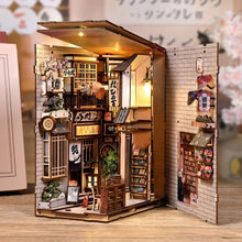 Laden Sie das Bild in den Galerie-Viewer, Book Nook - Die Gasse wartet auf die Katze