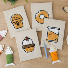 Laden Sie das Bild in den Galerie-Viewer, Punch Needle Set (4 Stück) mit Rahmen - Dessertliebhaber 1