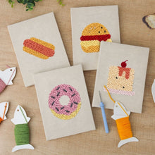 Laden Sie das Bild in den Galerie-Viewer, Punch Needle Set (4 Stück) mit Rahmen - Leckere Häppchen