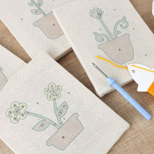 Laden Sie das Bild in den Galerie-Viewer, Punch Needle Set (4 Stück) mit Rahmen - Blühende Blumen Set