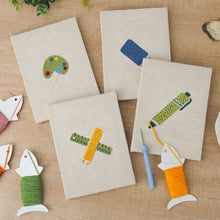 Laden Sie das Bild in den Galerie-Viewer, Punch Needle Set (4 Stück) mit Rahmen - Zeichen Essentials