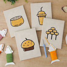 Laden Sie das Bild in den Galerie-Viewer, Punch Needle Set (4 Stück) mit Rahmen - Bäckerei Köstlichkeiten
