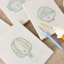 Laden Sie das Bild in den Galerie-Viewer, Punch Needle Set (4 Stück) mit Rahmen - Mini-Lebensmittel-Icons