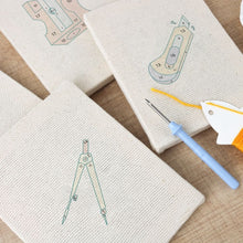 Laden Sie das Bild in den Galerie-Viewer, Punch Needle Set (4 Stück) mit Rahmen - Schreibtisch Zubehör Kollektion