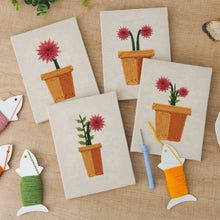 Laden Sie das Bild in den Galerie-Viewer, Punch Needle Set (4 Stück) mit Rahmen - Blühende Mini Töpfe 1