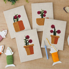 Laden Sie das Bild in den Galerie-Viewer, Punch Needle Set (4 Stück) mit Rahmen - Blühende Mini Töpfe 2