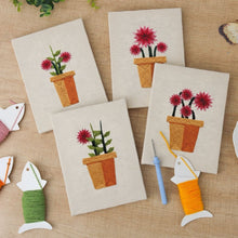 Laden Sie das Bild in den Galerie-Viewer, Punch Needle Set (4 Stück) mit Rahmen - Blühende Mini Töpfe 3