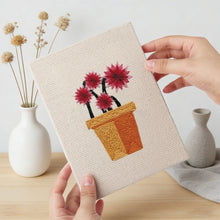 Laden Sie das Bild in den Galerie-Viewer, Punch Needle Set (4 Stück) mit Rahmen - Blühende Mini Töpfe 3