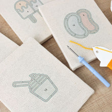 Laden Sie das Bild in den Galerie-Viewer, Punch Needle Set (4 Stück) mit Rahmen - Kawaii Snacks