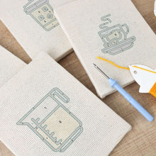 Laden Sie das Bild in den Galerie-Viewer, Punch Needle Set (4 Stück) mit Rahmen - Kaffee &amp; Tee Zeit