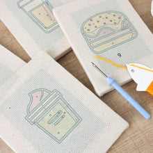 Laden Sie das Bild in den Galerie-Viewer, Punch Needle Set (4 Stück) mit Rahmen - Foodie Favoriten