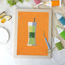 Laden Sie das Bild in den Galerie-Viewer, Punch Needle mit Rahmen - Cocktails 1