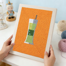 Laden Sie das Bild in den Galerie-Viewer, Punch Needle mit Rahmen - Cocktails 1