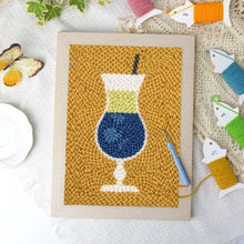 Laden Sie das Bild in den Galerie-Viewer, Punch Needle mit Rahmen - Cocktails 2