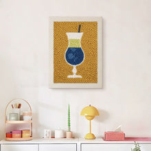 Laden Sie das Bild in den Galerie-Viewer, Punch Needle mit Rahmen - Cocktails 2