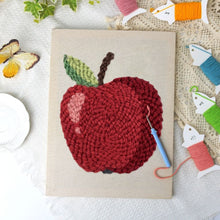 Laden Sie das Bild in den Galerie-Viewer, Punch Needle mit Rahmen - Roter Apfel